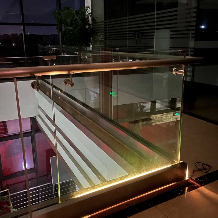 Outdoor Glass Handrail Decking Glass Balcony Railing LED Aluminum Base Shoe U Channel Interior Frameless Glass Stair Railing LED
