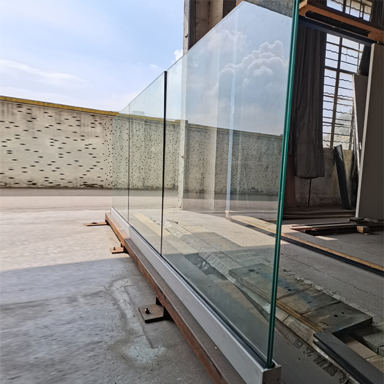 Aluminum Hardware Railing Glass Clamp Aluminum Balcony Balustrade LED Glass Railing Fameless Channel Railing Price