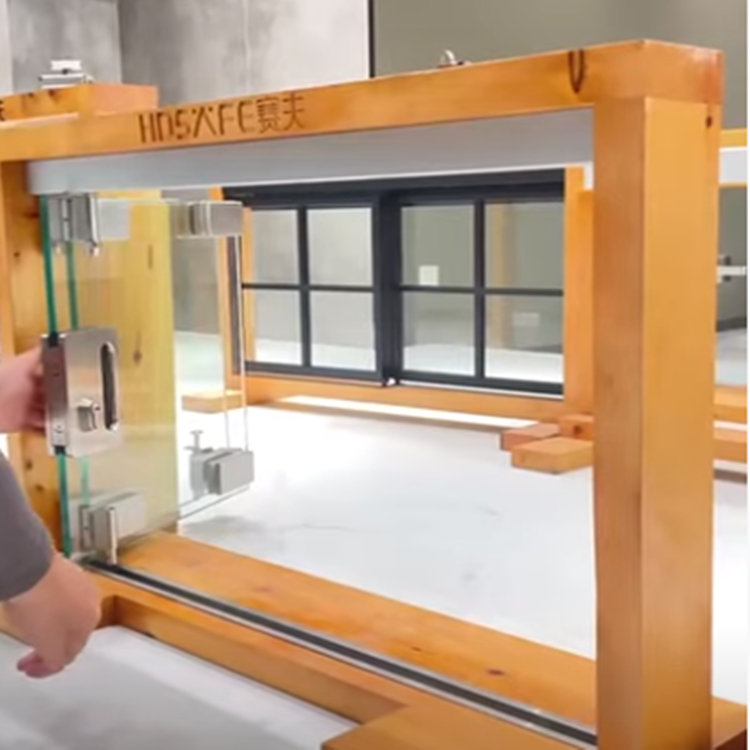 Manufacturer 8-12mm Frameless Folding Glass Door Small Sample in Showroom