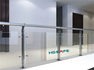 Expert Guide to Glass Railing Designs for Balconies
