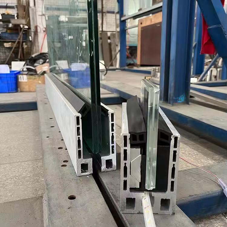 Outdoor Aluminum U Channel Glass Railing Profile Balcony Laminated Frameless Glass Balustrade Railing Clamp Deck Glass Handrail