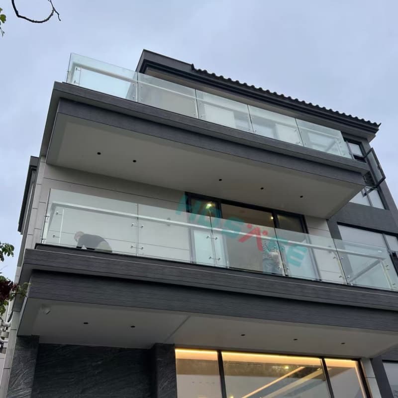 China Outdoor 10-12mm Tempered Glass Swimming Pool Fence Frameless Transparent Tempered Glass Balcony Tempered Glass Railing