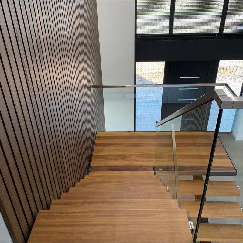 Popular Glass Stair Handrail Styles in North America Frameless 12-20mm Tempered Glass Aluminum French Balcony Balustrades